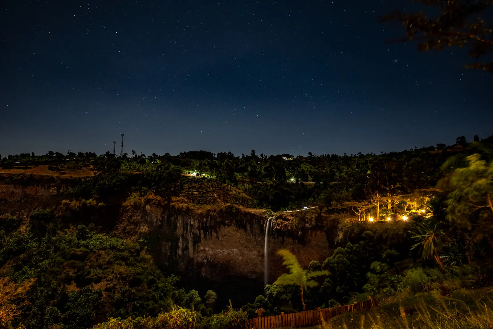Sipi Falls bei Nacht